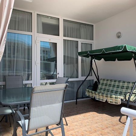 Town-House Golden Bugaz Apartamento Karolino-Buhaz Exterior foto