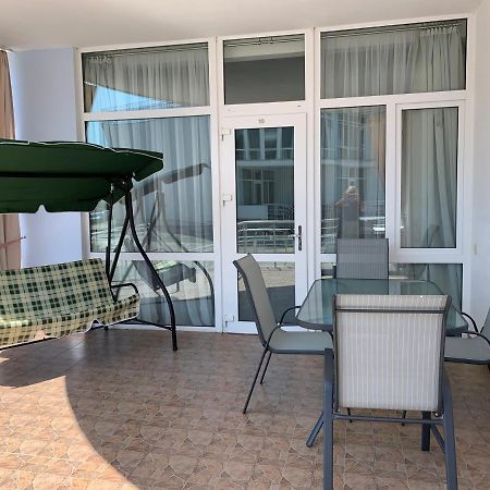 Town-House Golden Bugaz Apartamento Karolino-Buhaz Exterior foto