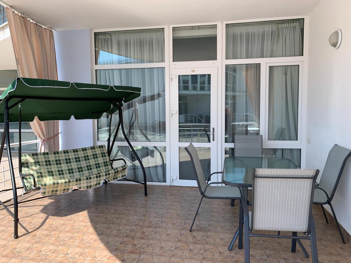 Town-House Golden Bugaz Apartamento Karolino-Buhaz Exterior foto