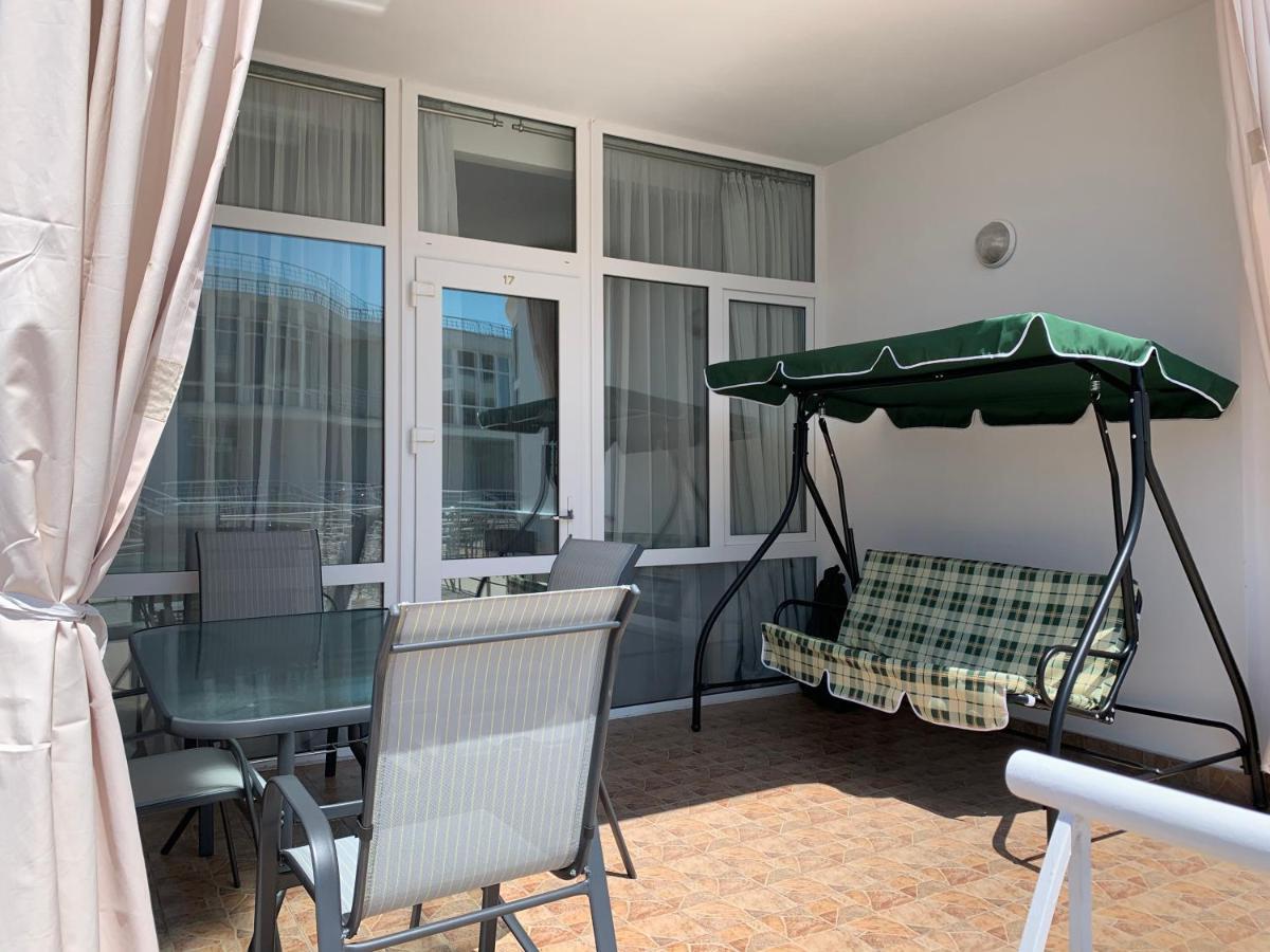 Town-House Golden Bugaz Apartamento Karolino-Buhaz Exterior foto