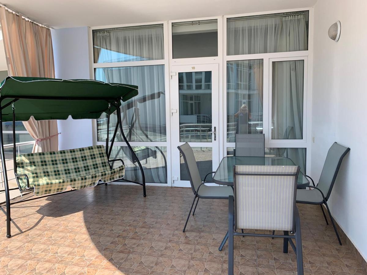 Town-House Golden Bugaz Apartamento Karolino-Buhaz Exterior foto